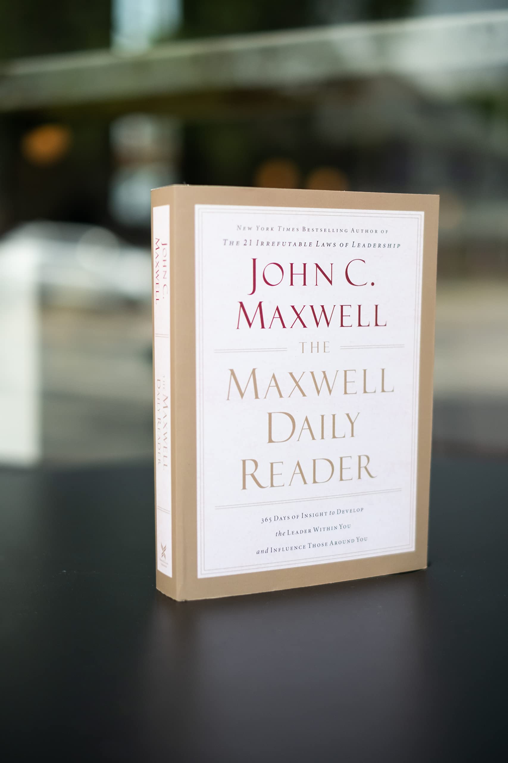 The Maxwell Daily Reader: 365 Days of Insight to Develop the Leader Within You and Influence Those Around You,Used