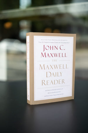 The Maxwell Daily Reader: 365 Days of Insight to Develop the Leader Within You and Influence Those Around You,Used