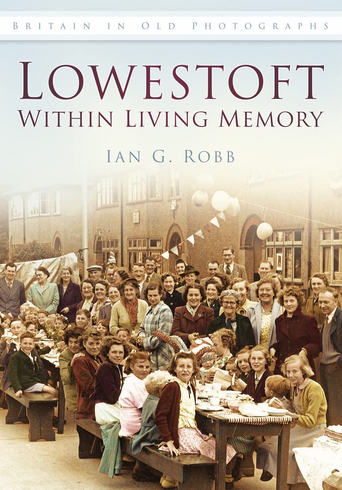 Lowestoft in Living Memory (Britain in Old Photographs (History Press)),Used