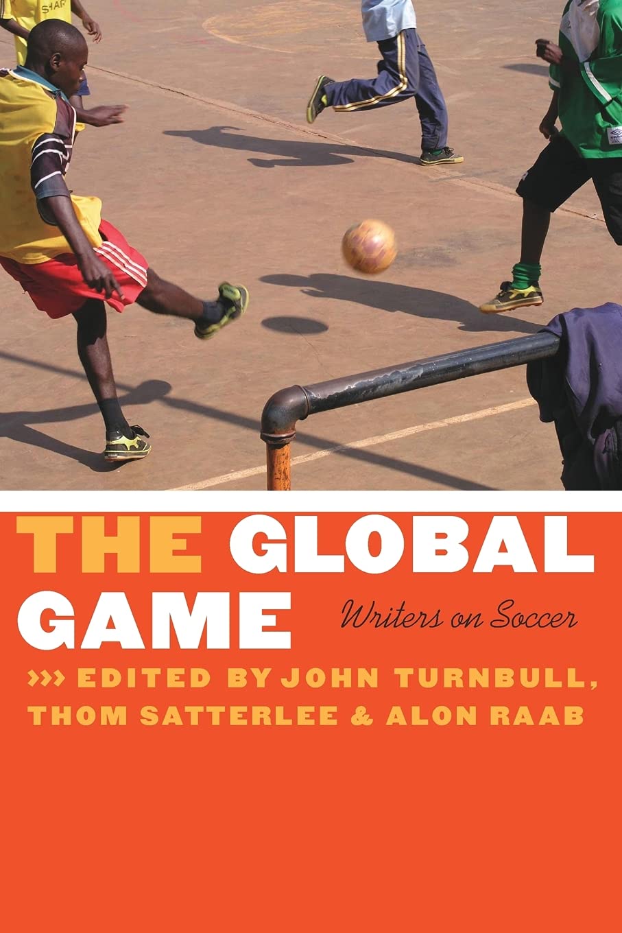 The Global Game: Writers On Soccer (Bison Original),New