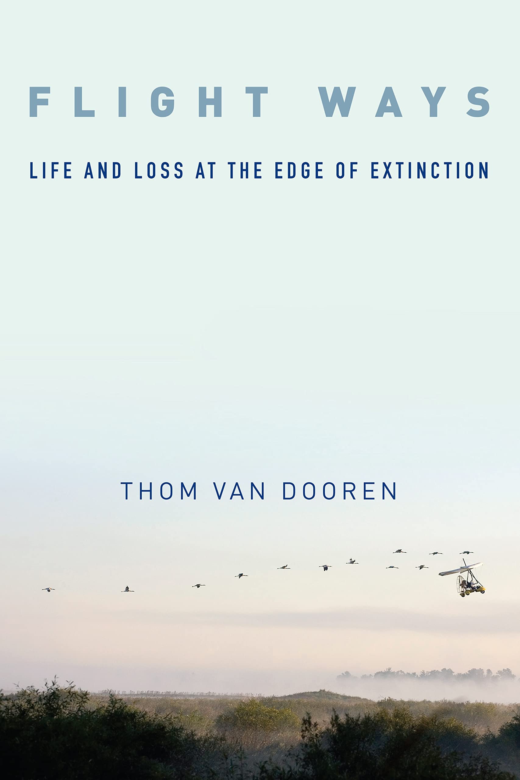 Flight Ways: Life and Loss at the Edge of Extinction (Critical Perspectives on Animals: Theory, Culture, Science, and Law),Used