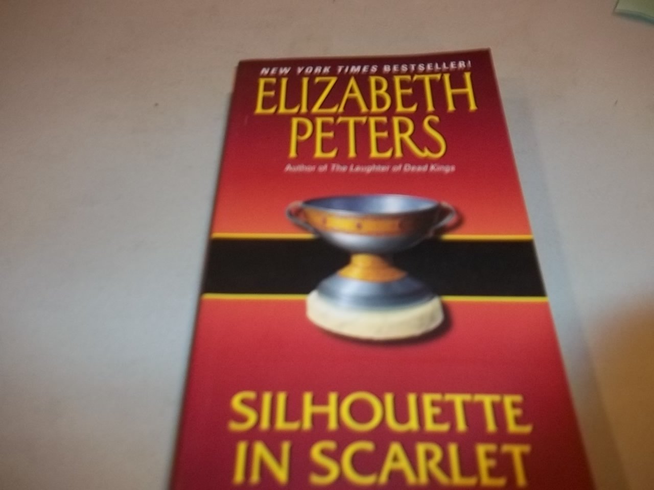 Silhouette in Scarlet: A Vicky Bliss Novel of Suspense (Vicky Bliss Series, 3),Used