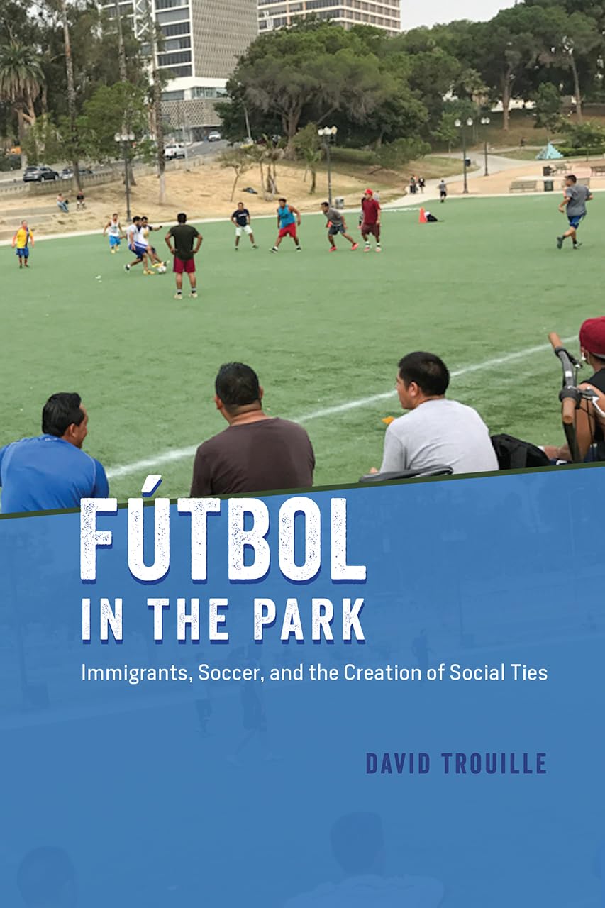 Ftbol in the Park: Immigrants, Soccer, and the Creation of Social Ties (Fieldwork Encounters and Discoveries),Used