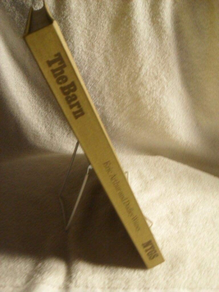 The Barn: A Vanishing Landmark in North America,Used