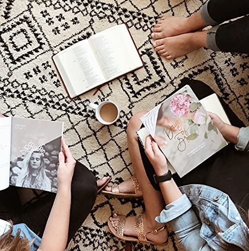 Daughters of Grace: The Women of the Bible and the God of Grace,Used