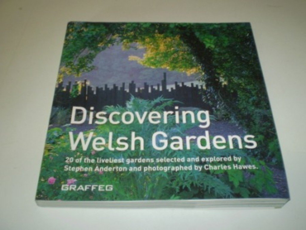 Discovering Welsh Gardens,Used
