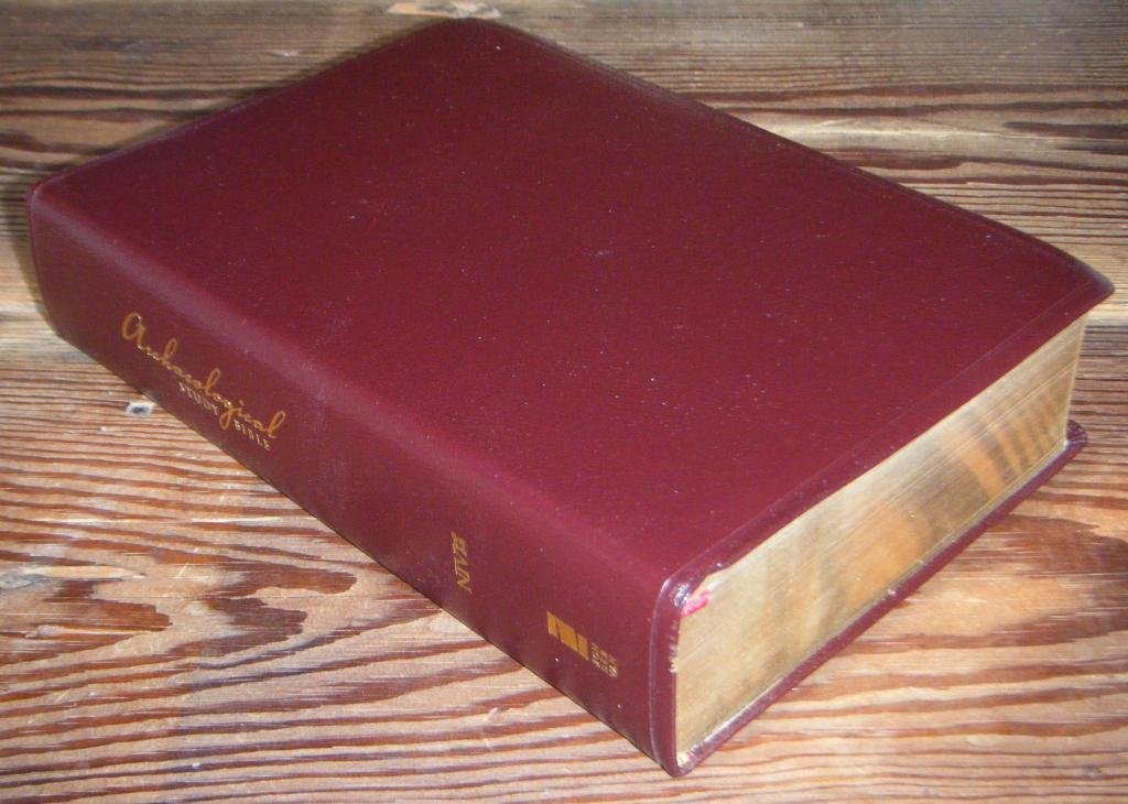 Archaeological Study Bible: An Illustrated Walk Through Biblical History and Culture (Burgundy),Used