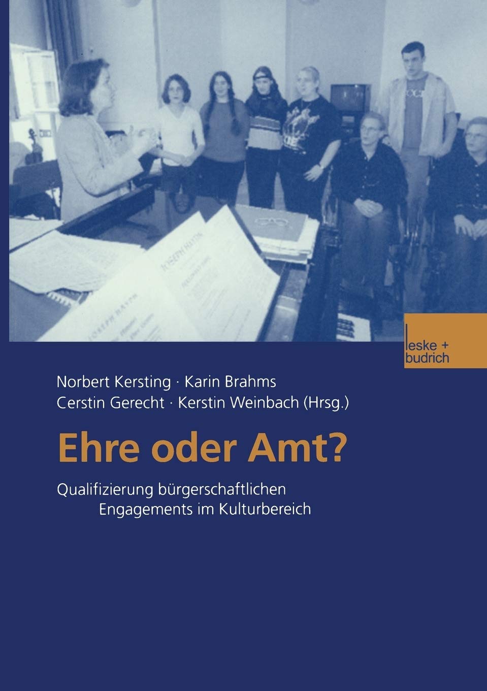 Ehre oder Amt?: Qualifizierung brgerschaftlichen Engagements im Kulturbereich (German Edition),Used