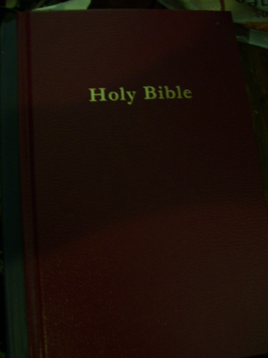 Holy Bible: The New King James Version (Pew Library Edition),Used