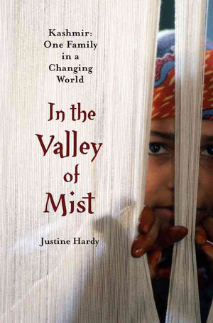 In The Valley Of Mist: Kashmir: One Family In A Changing World