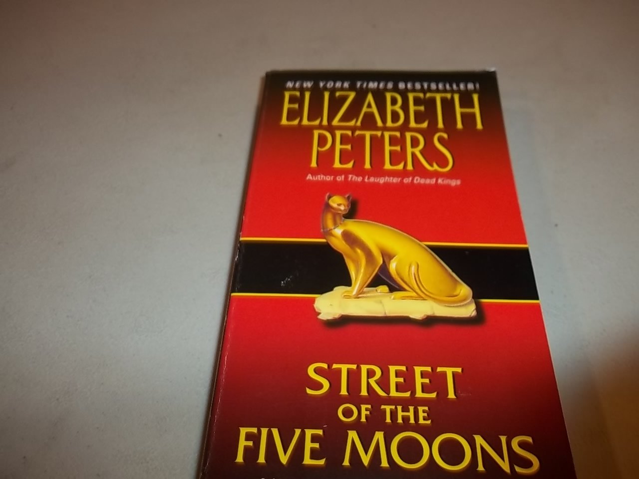 Street of Five Moons: A Vicky Bliss Novel of Suspense (Vicky Bliss Series, 2),Used