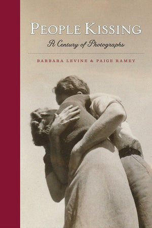 People Kissing: A Century Of Photographs (Vintage Snapshots And Postcards, A Great Gift For Engagements, Wedding Showers, And An