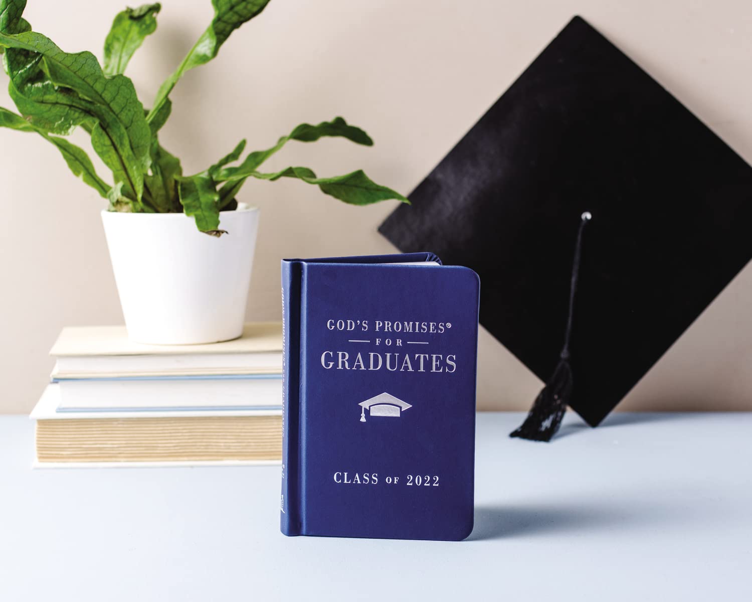God's Promises for Graduates: Class of 2022  Navy NKJV: New King James Version,Used