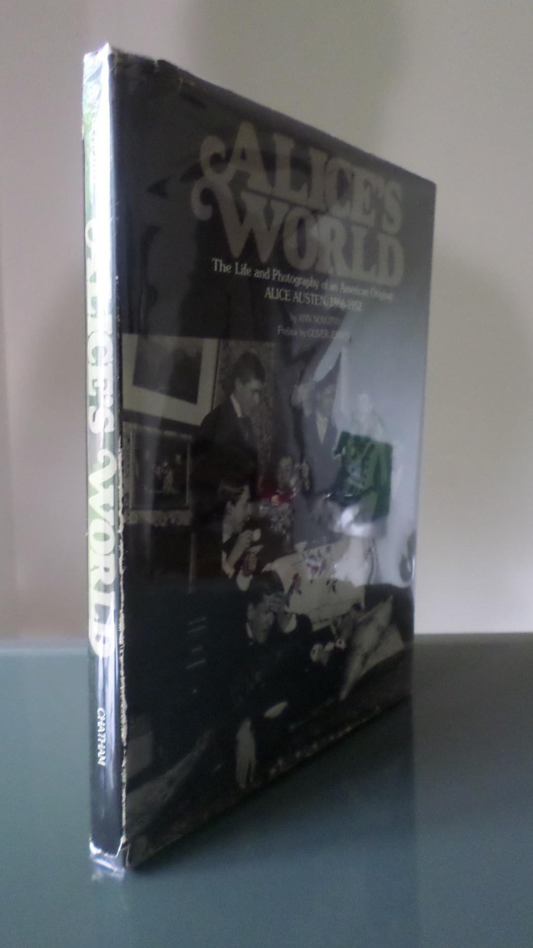 Devin-Adair Pub Alice's World: Life & Photography of Alice Austen, 1866-1952
