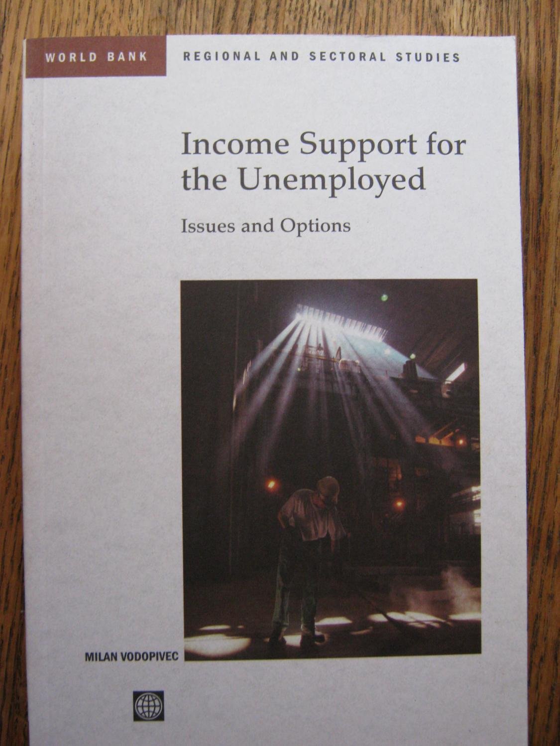 Income Support For The Unemployed: Issues And Options (Regional And Sectoral Studies),New