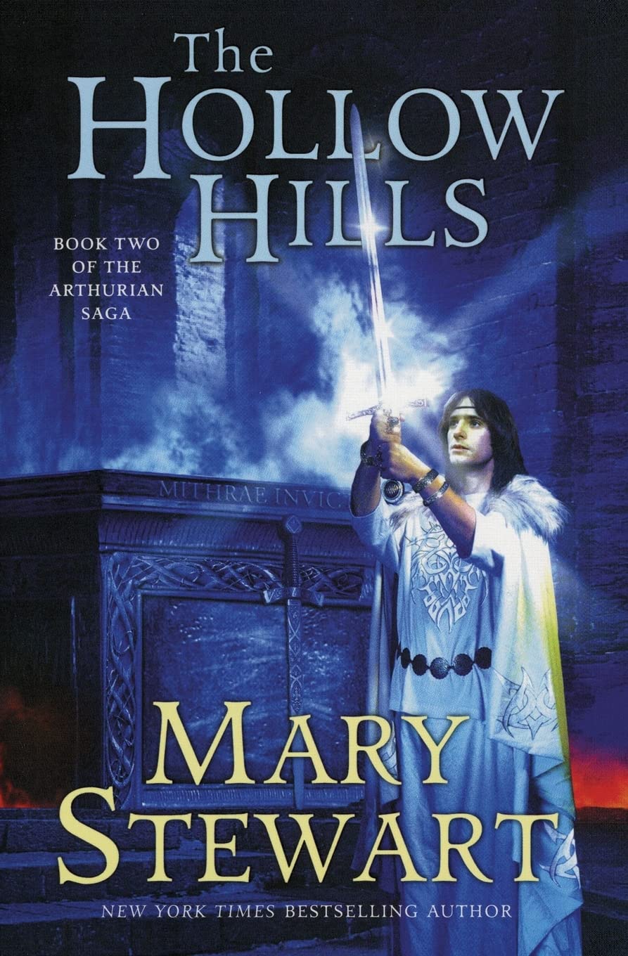 The Hollow Hills (The Arthurian Saga, Book 2),Used