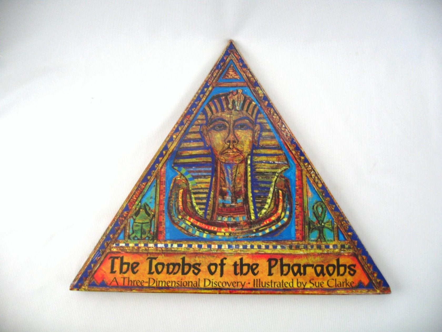 The Tombs of the Pharaohs: A ThreeDimensional Discovery,Used