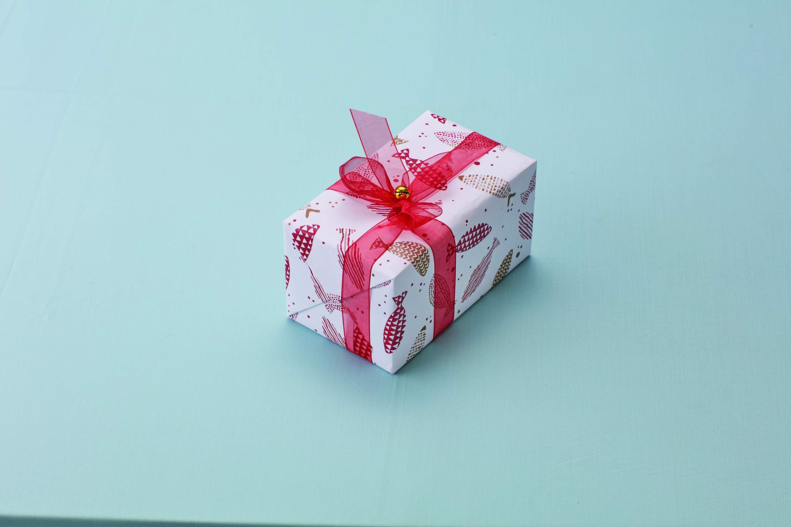 Red & Gold Gift Wrapping Papers  12 Sheets: 18 X 24 Inch (45 X 61 Cm) Wrapping Paper,Used