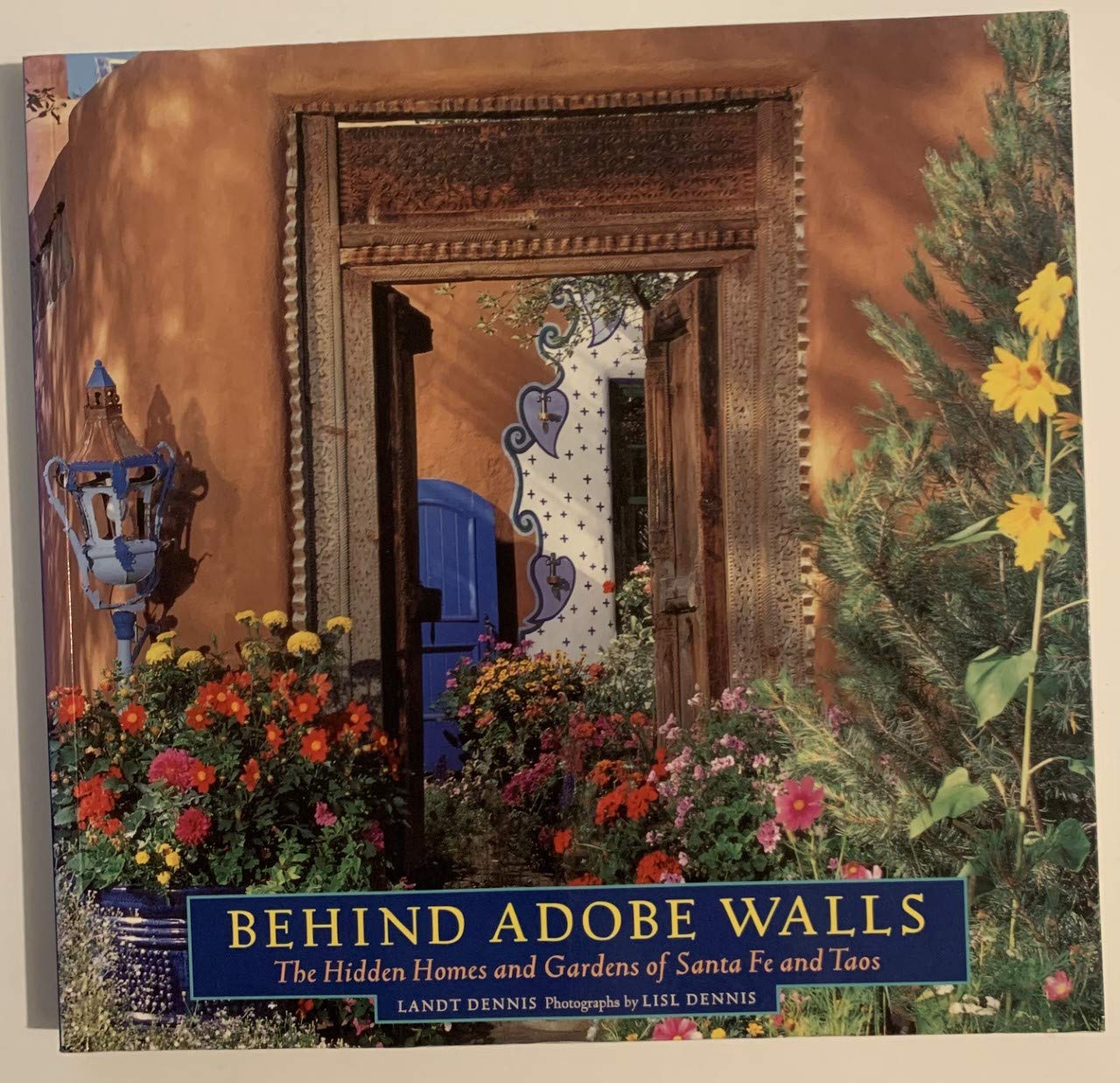 Behind Adobe Walls: The Hidden Homes and Gardens of Santa Fe and Taos,New