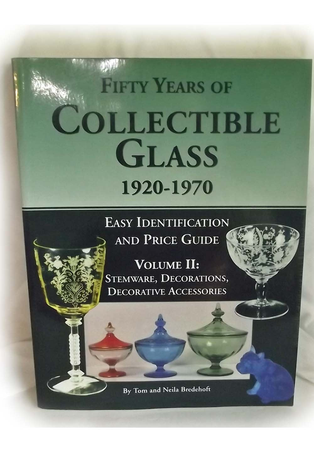 Fifty Years of Collectible Glass, 19201970: Easy Identification and Price Guide, Stemware, Decorations, Decorative Accessories,Used