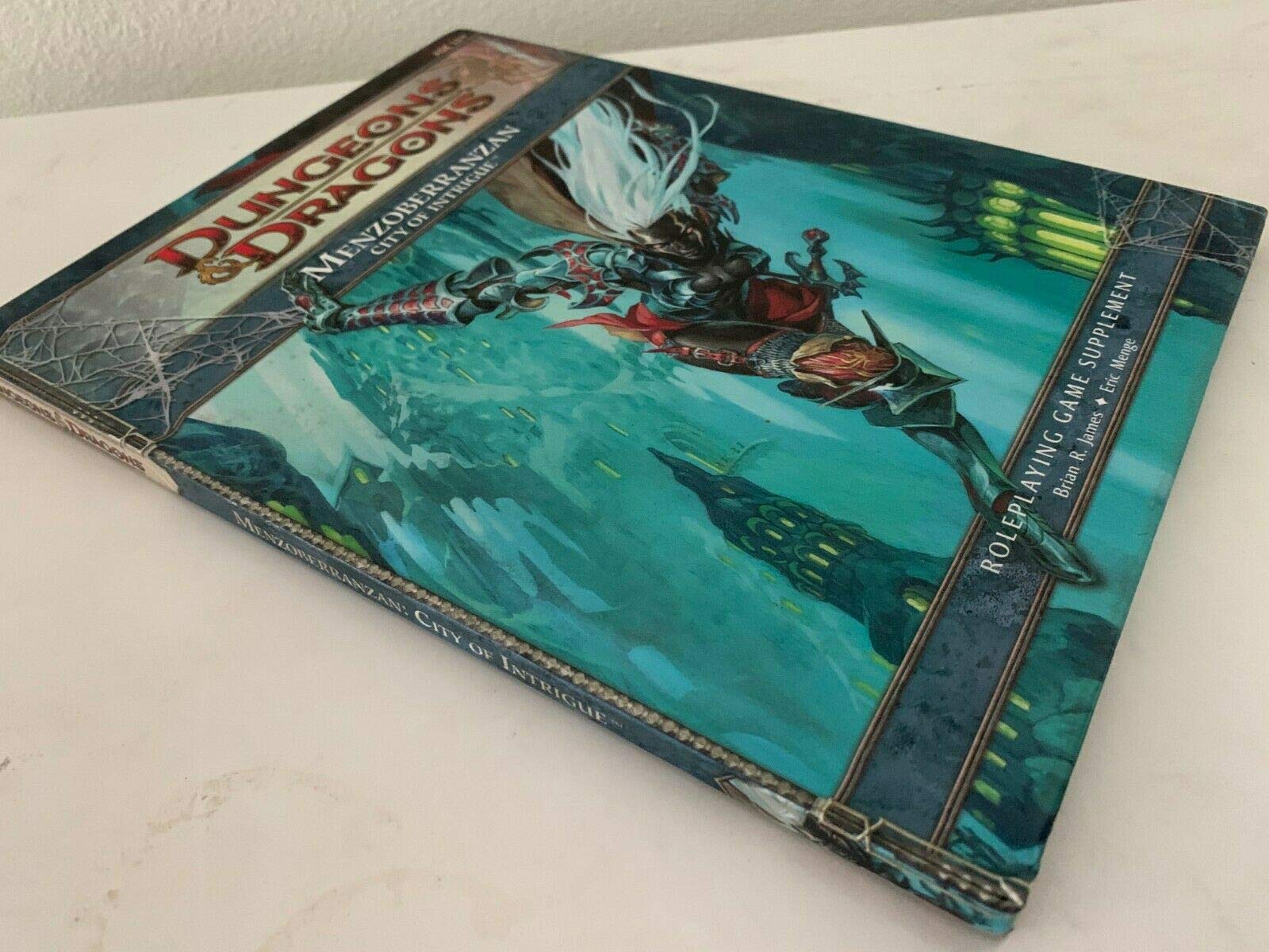 Menzoberranzan: City of Intrigue (Dungeons & Dragons),Used