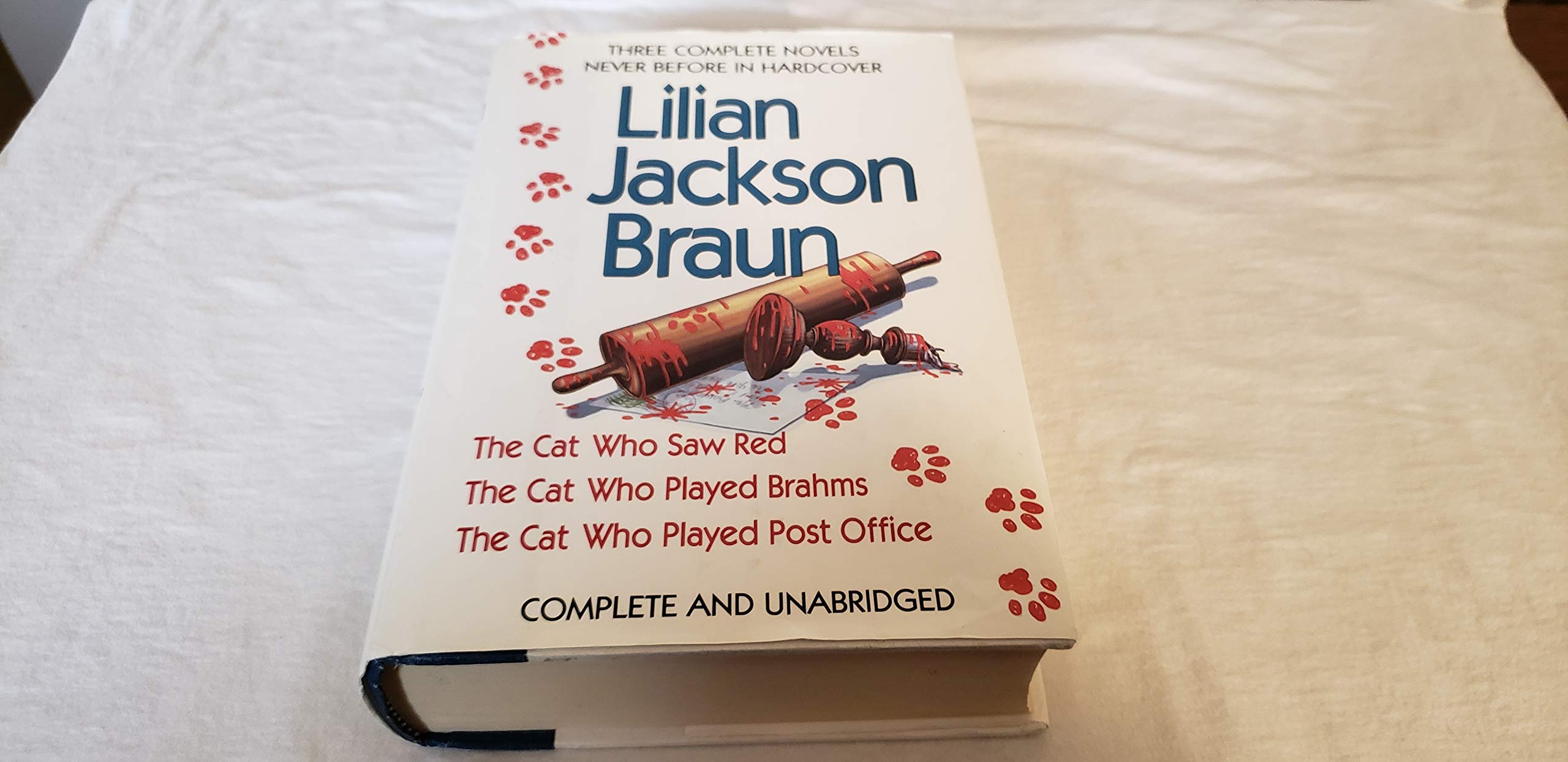 Three Complete Novels: The Cat Who Saw Red / The Cat Who Played Brahms / The Cat Who Played Post Office,Used