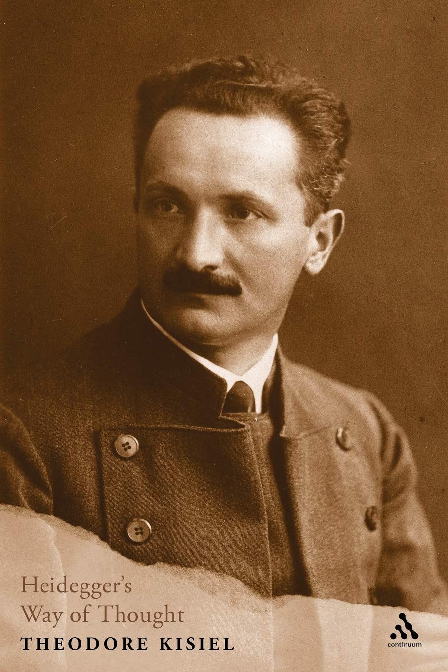 Heidegger'S Way Of Thought: Critical And Interpretive Signposts,Used