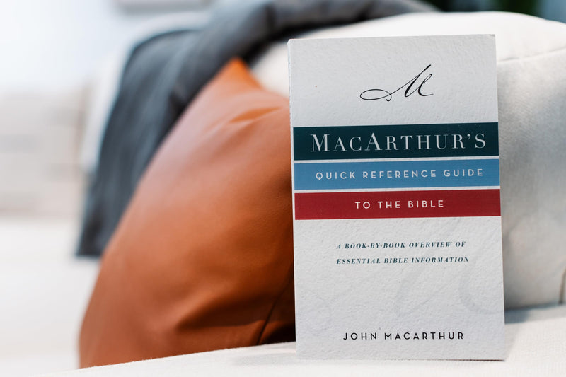 MacArthur's Quick Reference Guide to the Bible: A BookByBook Overview of Essential Bible Information,Used