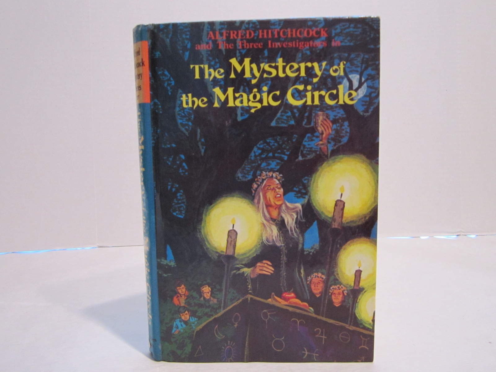 The Mystery Of The Magic Circle (Alfred Hitchcock And The Three Investigators No. 27),Used