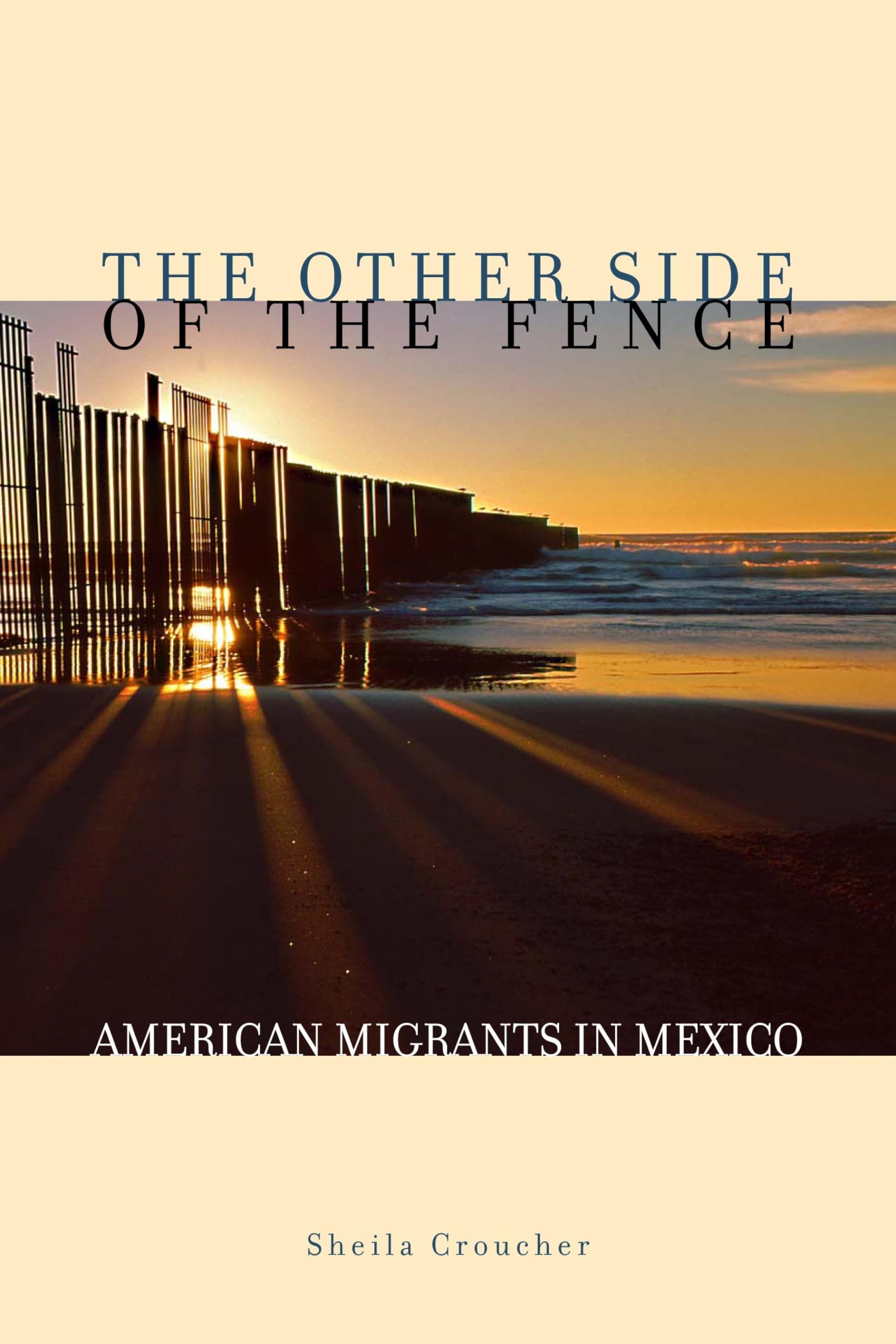 The Other Side Of The Fence: American Migrants In Mexico,Used