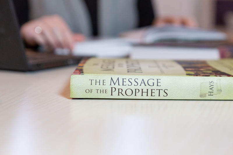The Message Of The Prophets: A Survey Of The Prophetic And Apocalyptic Books Of The Old Testament,Used