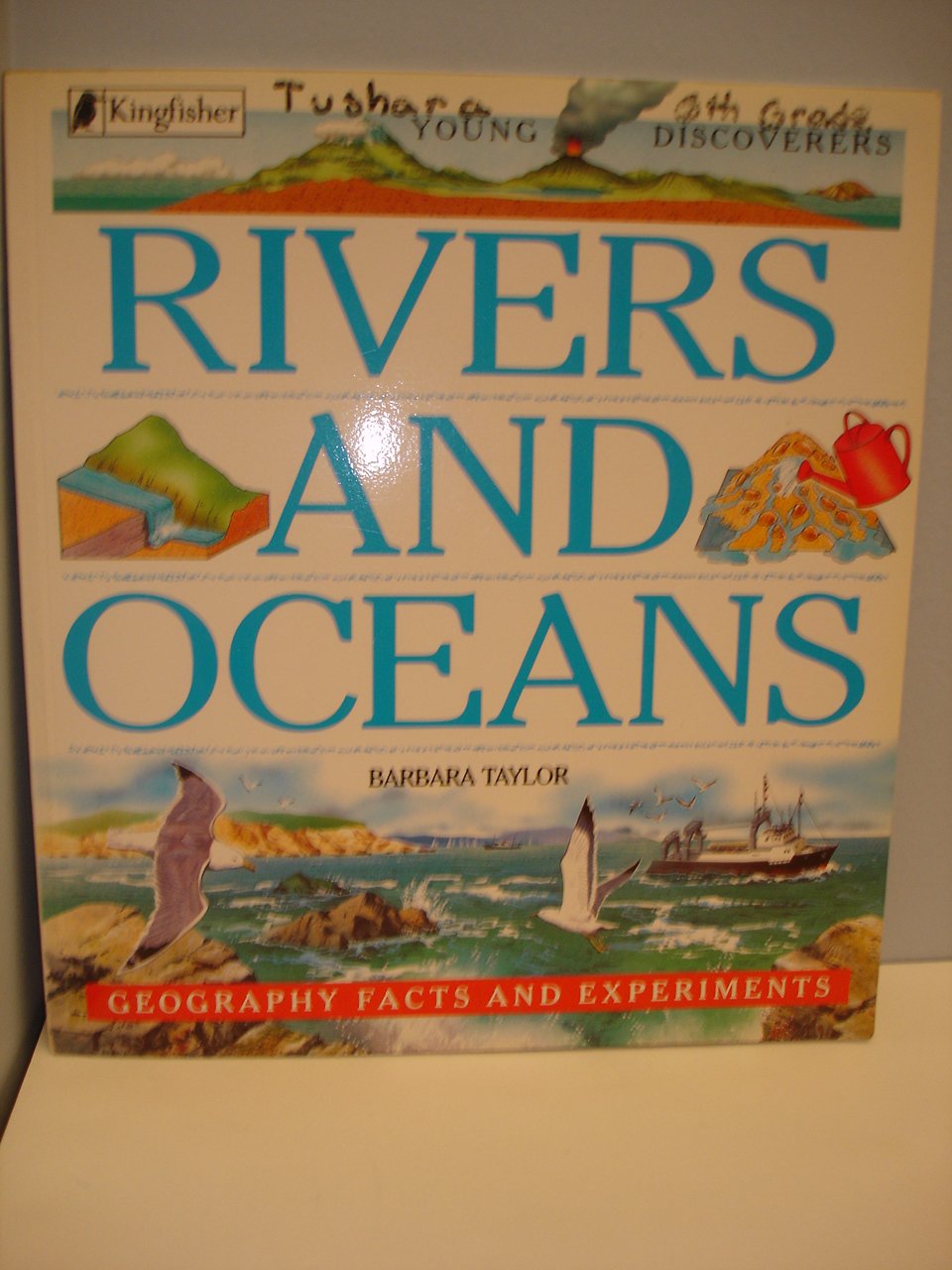 Rivers and Oceans (Young Discoverers),New