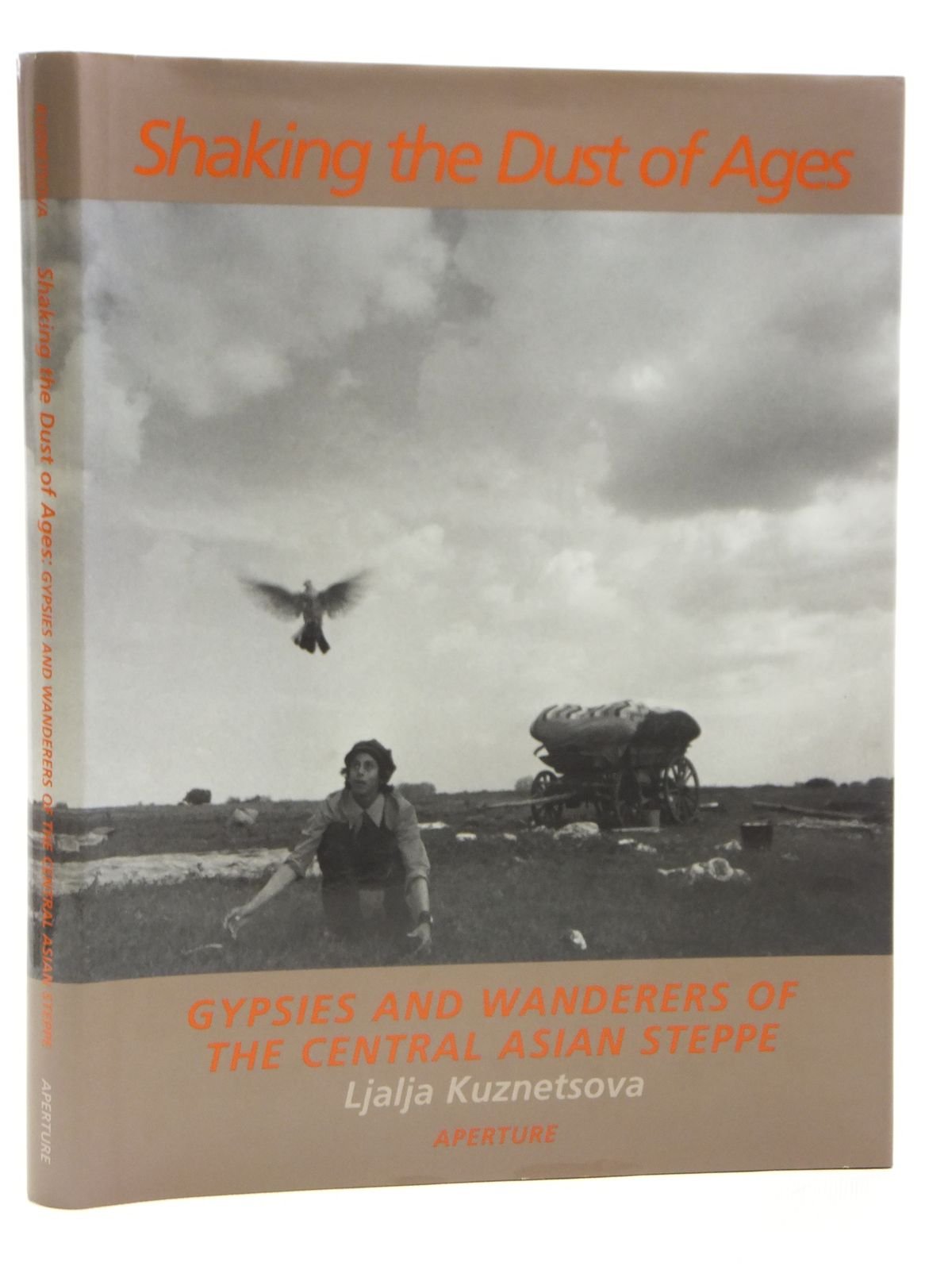 Shaking the Dust of Ages: Gypsies and Wanderers of the Central Asian Steppe,New