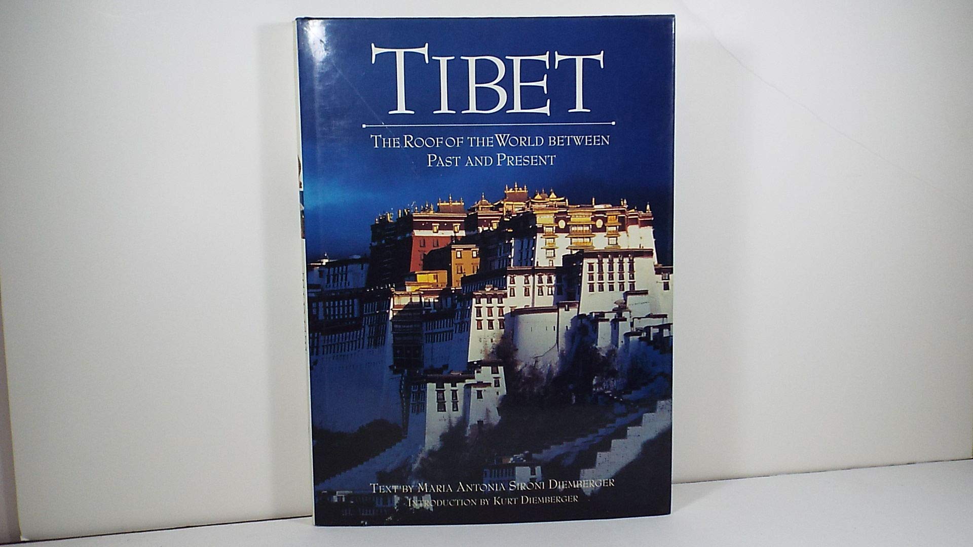 Tibet: The Roof of The World Between Past and Present,Used
