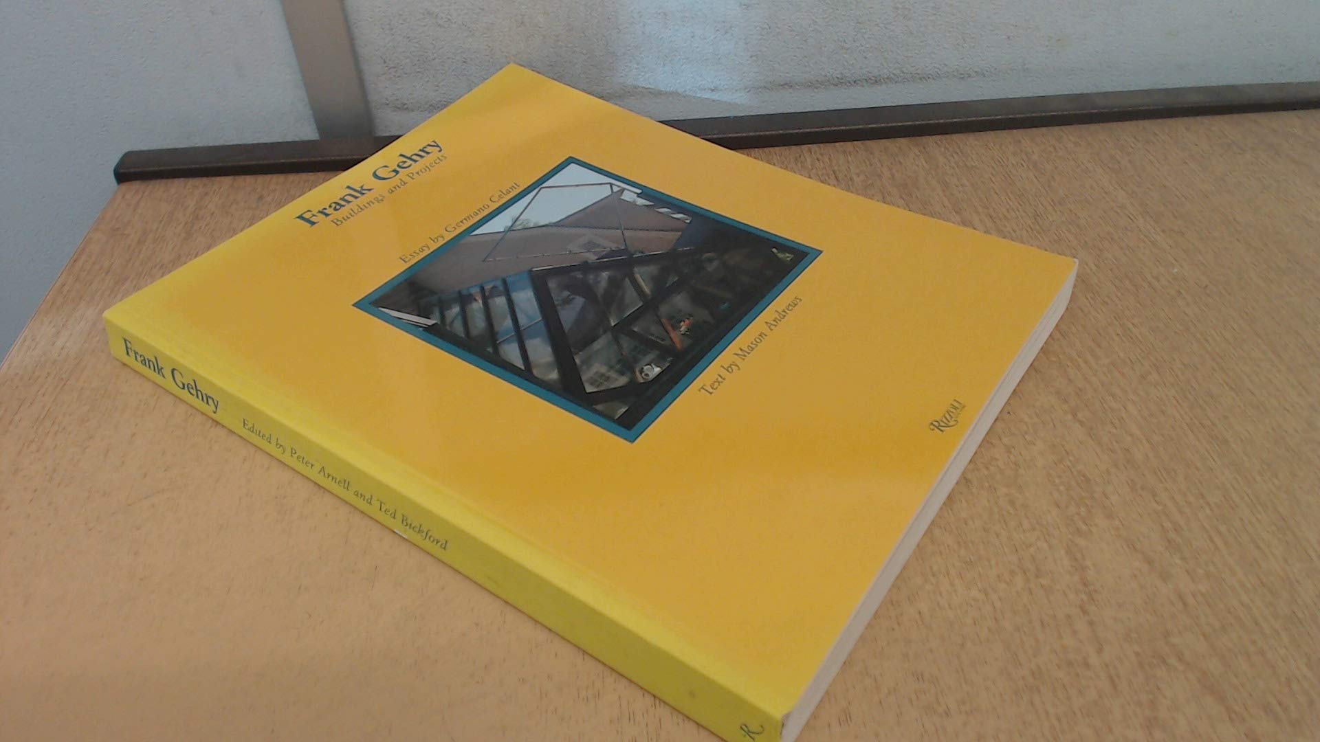 Frank Gehry : Buildings and Projects,New