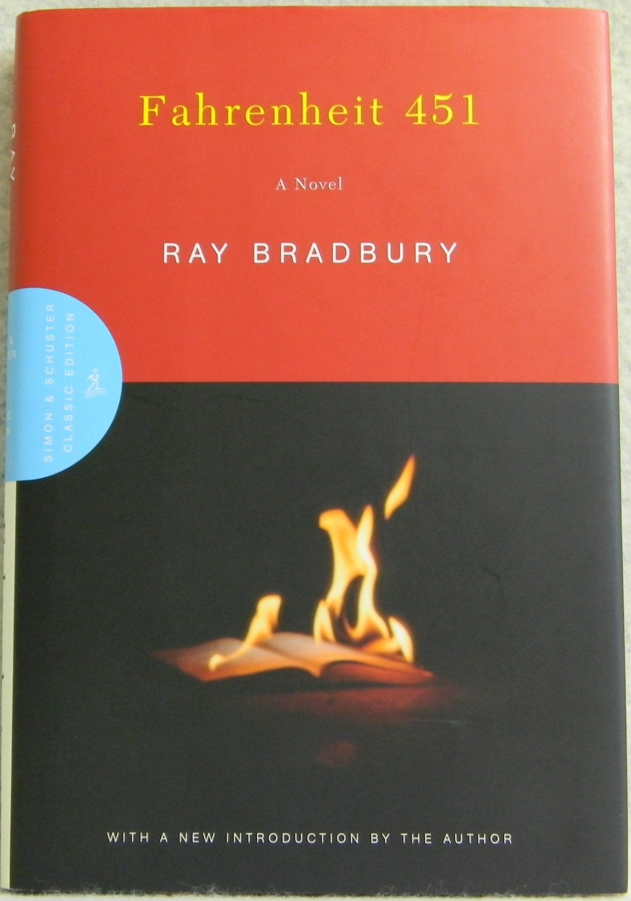 Simon & Schuster Fahrenheit 451: A Novel - Classic Dystopian Literature