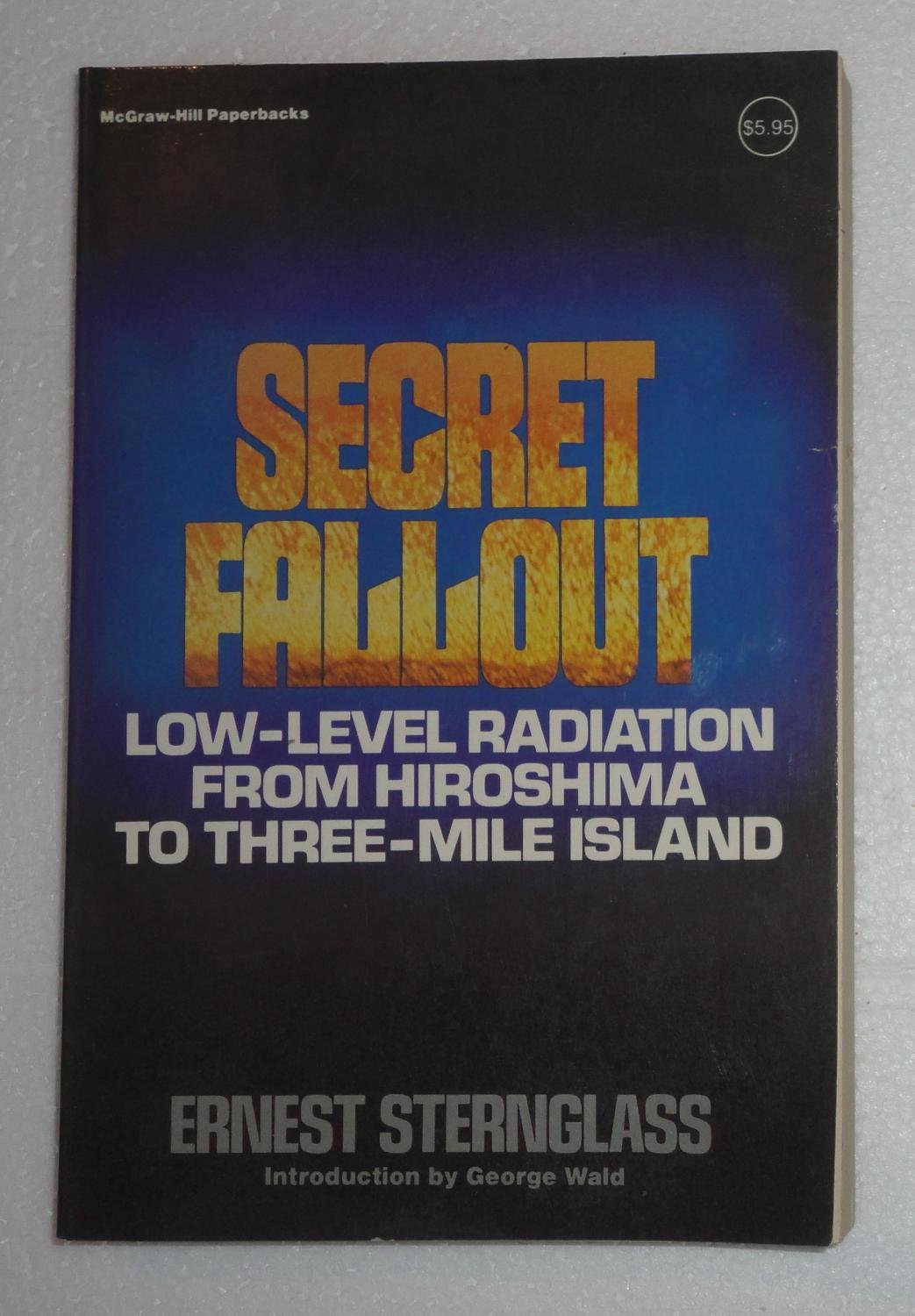 Secret Fallout: Lowlevel Radiation From Hiroshima To Three Mile Island (Mcgraw Hill Paperbacks),Used
