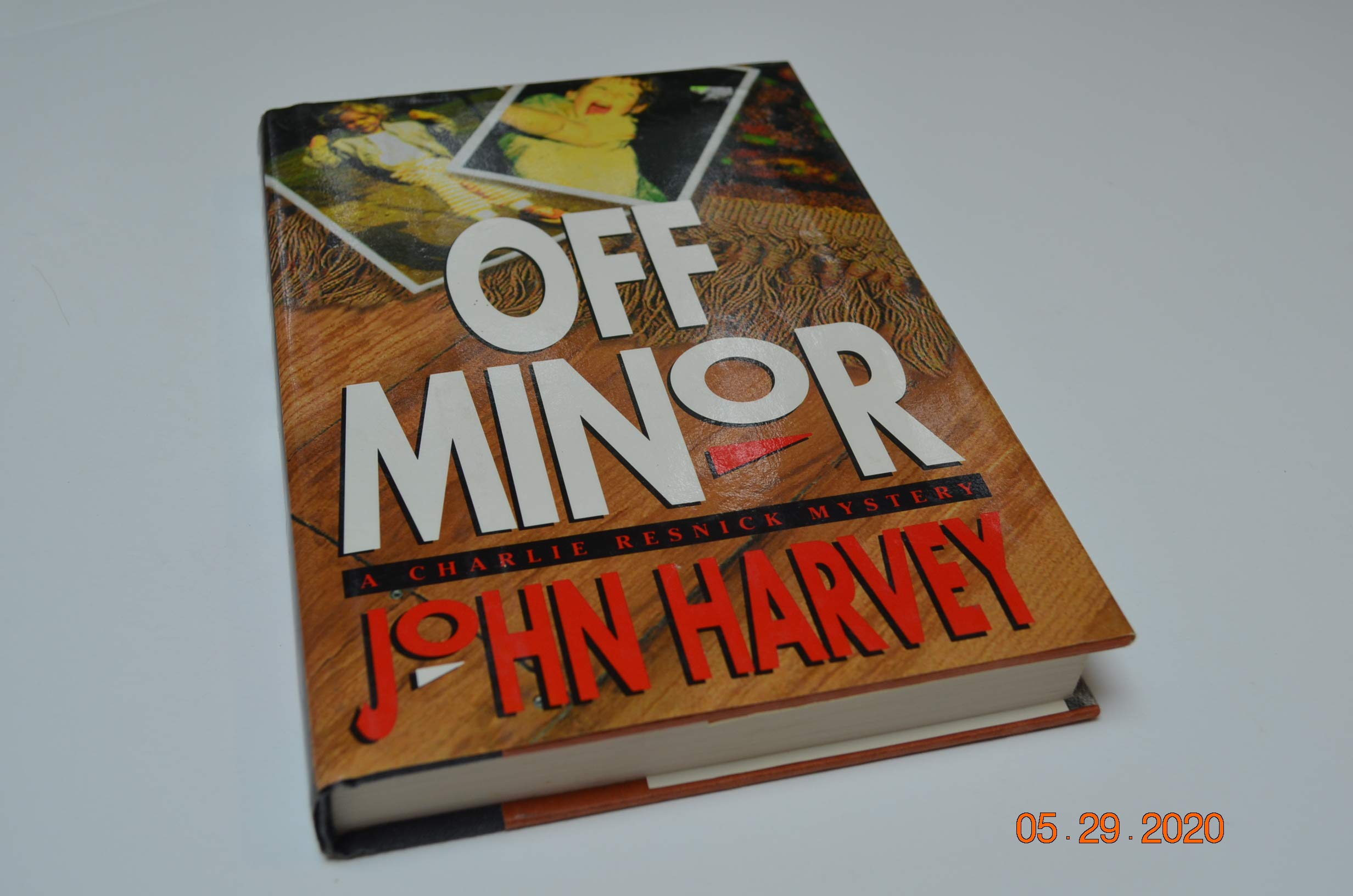 Off Minor: A Charlie Resnick Mystery,Used