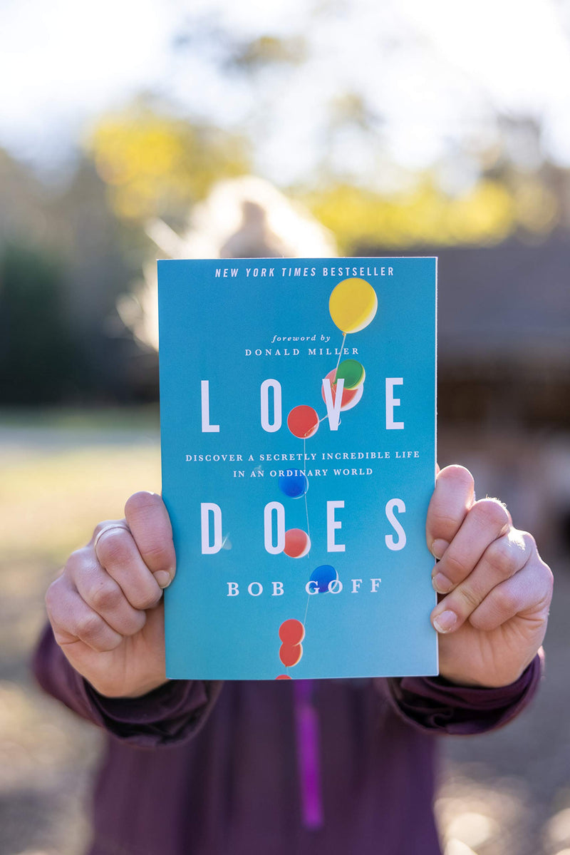 Love Does: Discover a Secretly Incredible Life in an Ordinary World,New