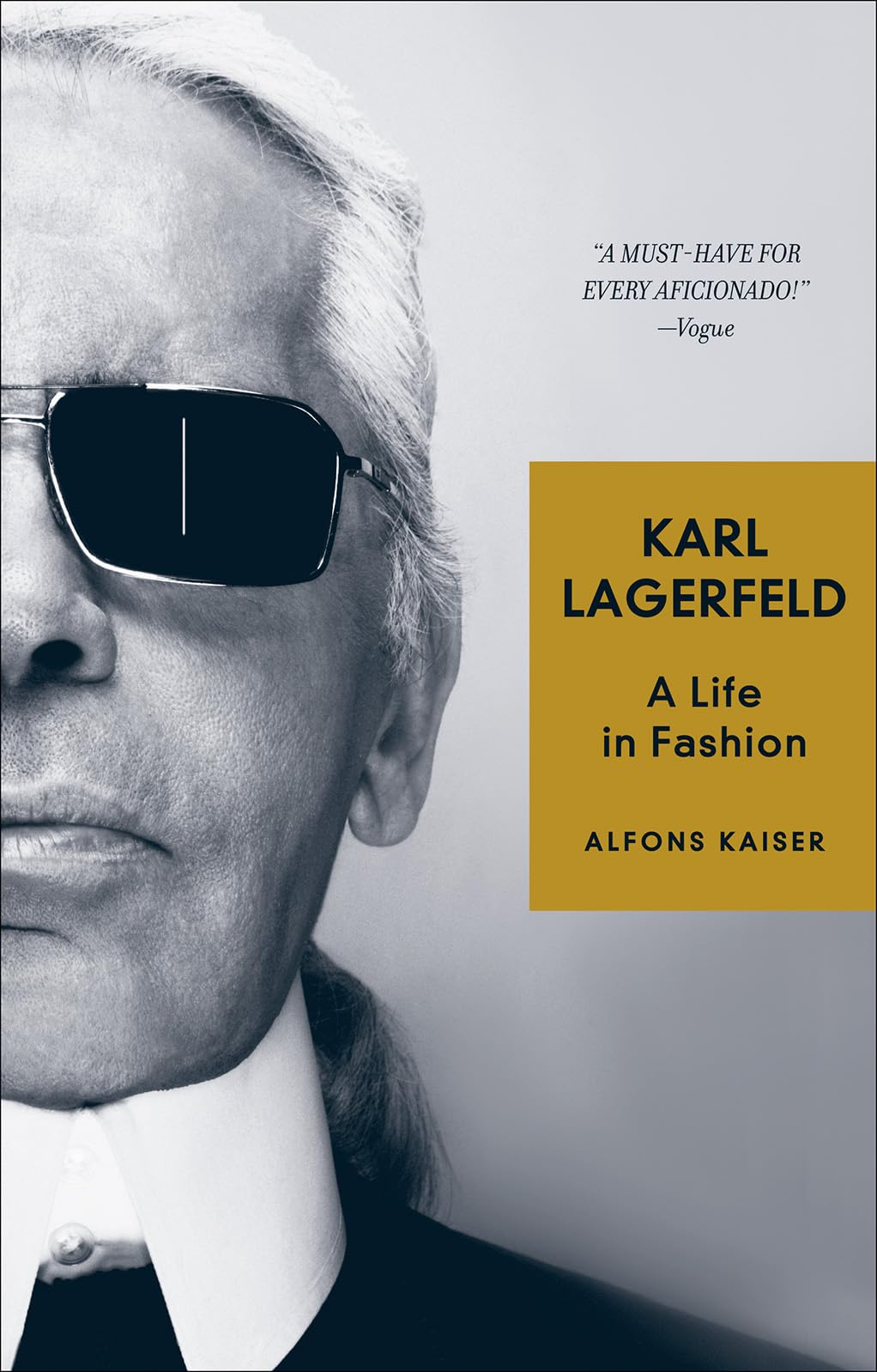Karl Lagerfeld: A Life In Fashion,Used