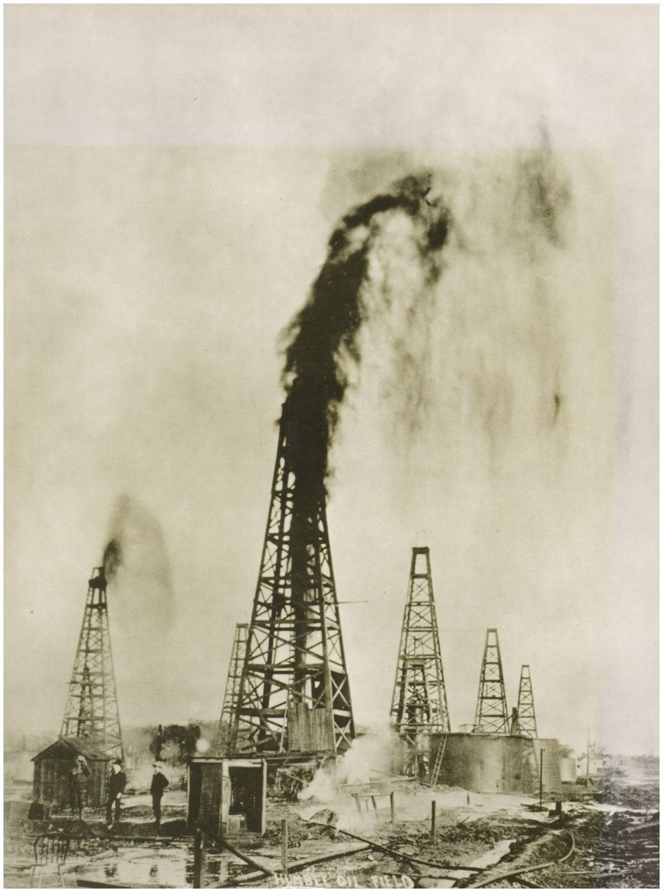 Early Texas Oil: A Photographic History, 18661936 (The Montague History Of Oil Series, No. 1)