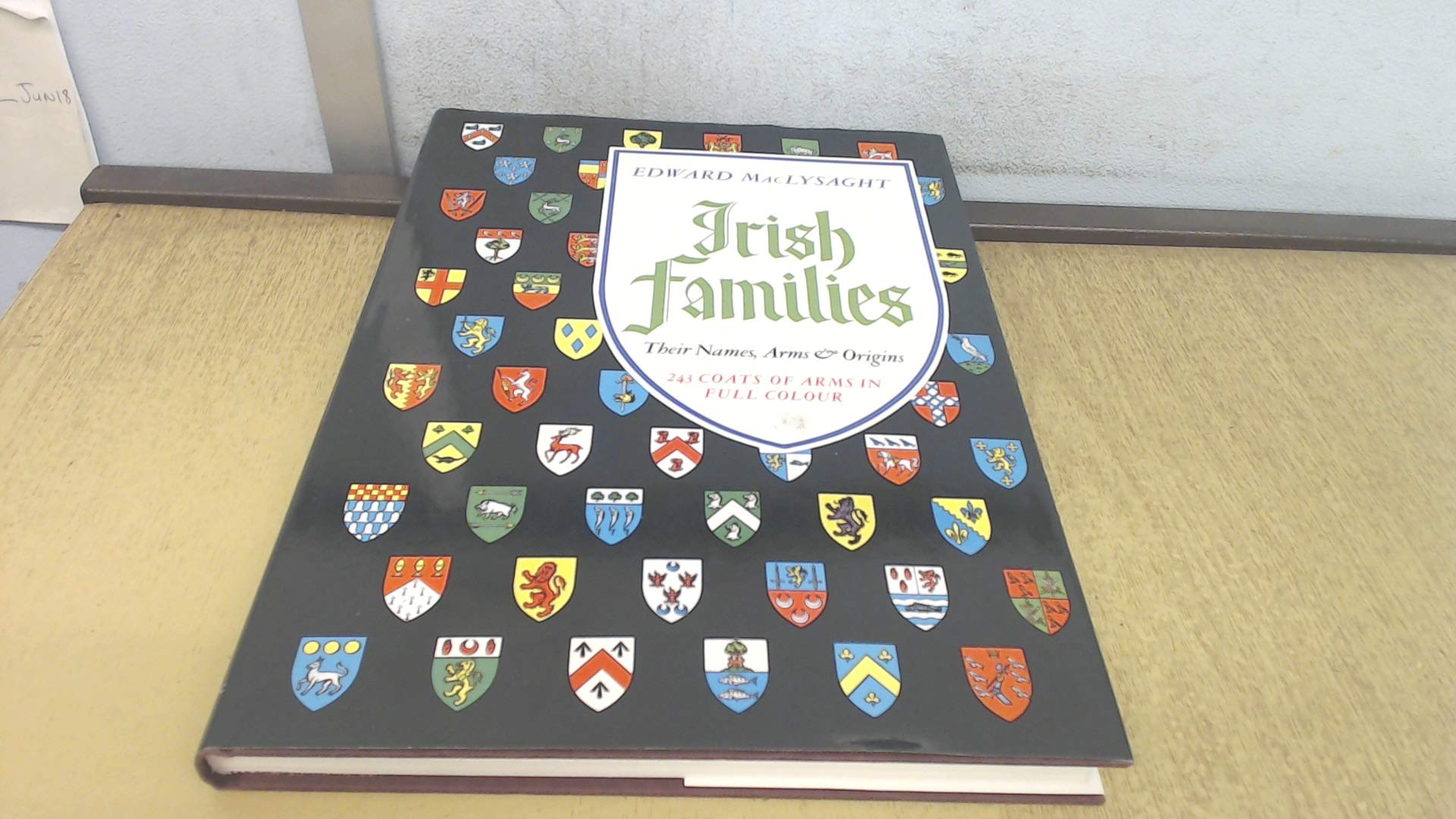 Irish Families: Their Names, Arms, And Origins (243 Coats Of Arms Illustrated In Full Colour)