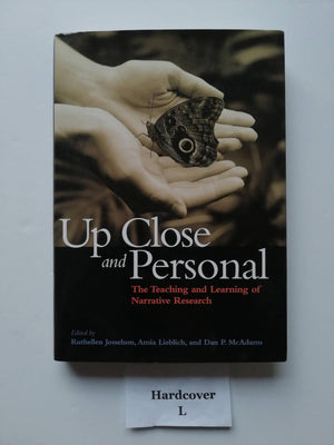 Up Close and Personal: The Teaching and Learning of Narrative Research (The Narrative Study of Lives),Used