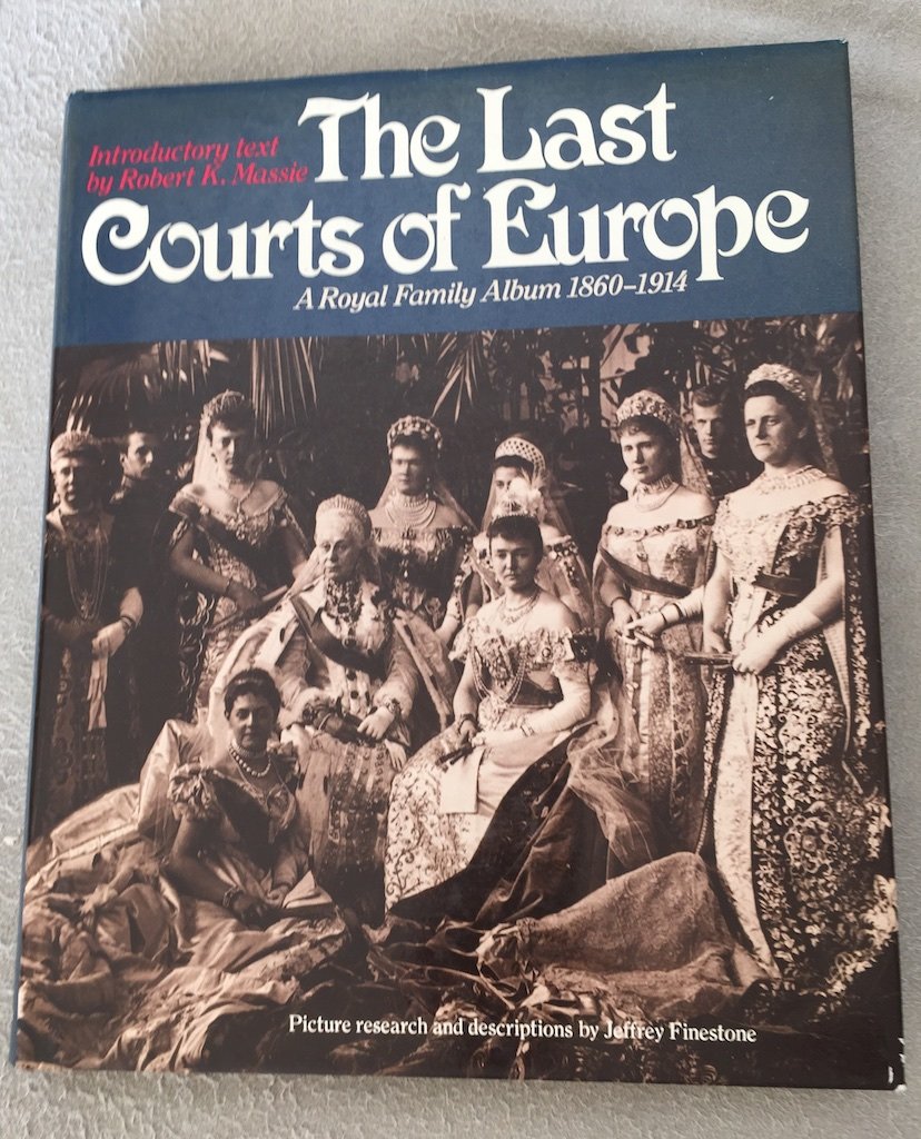 The Last Courts of Europe: A Royal Family Album, 18601914,Used