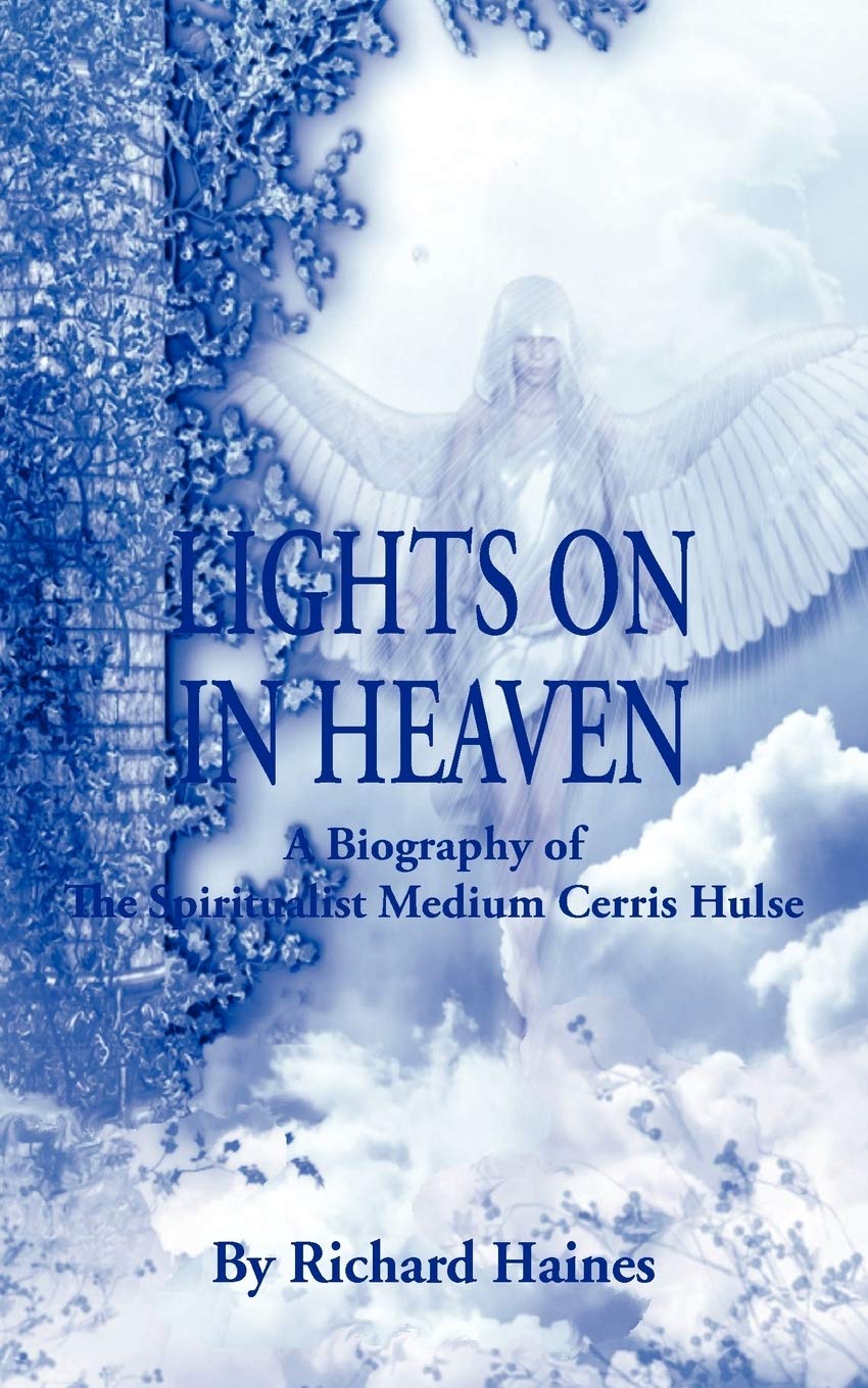 Lights on in Heaven: A Biography of the Spiritualist Medium Cerris Hulse,Used