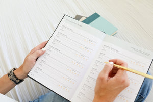 Reading Journal: For the Love of Books, A Book Journal and Planner for Book Lovers to Track, Log and Review,Used