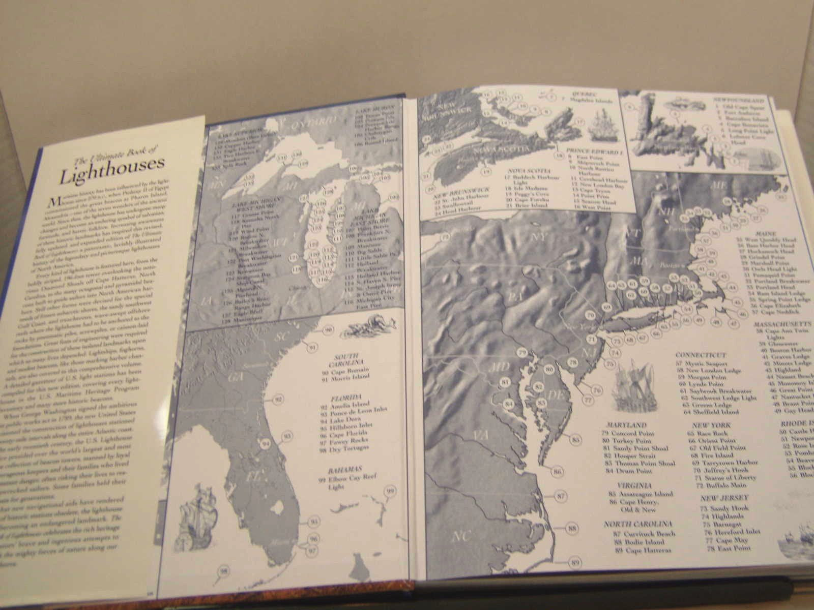 The Ultimate Book of Lighthouses,New