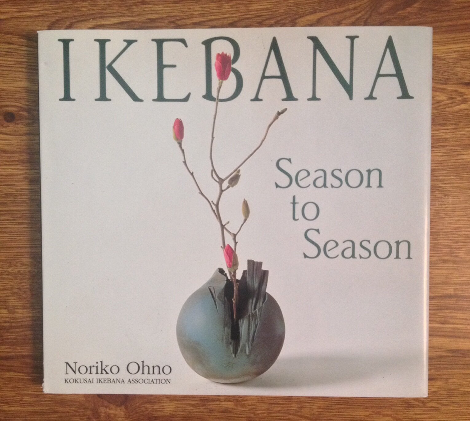 Ikebana Season to Season: 48 Stylish Arrangements,Used