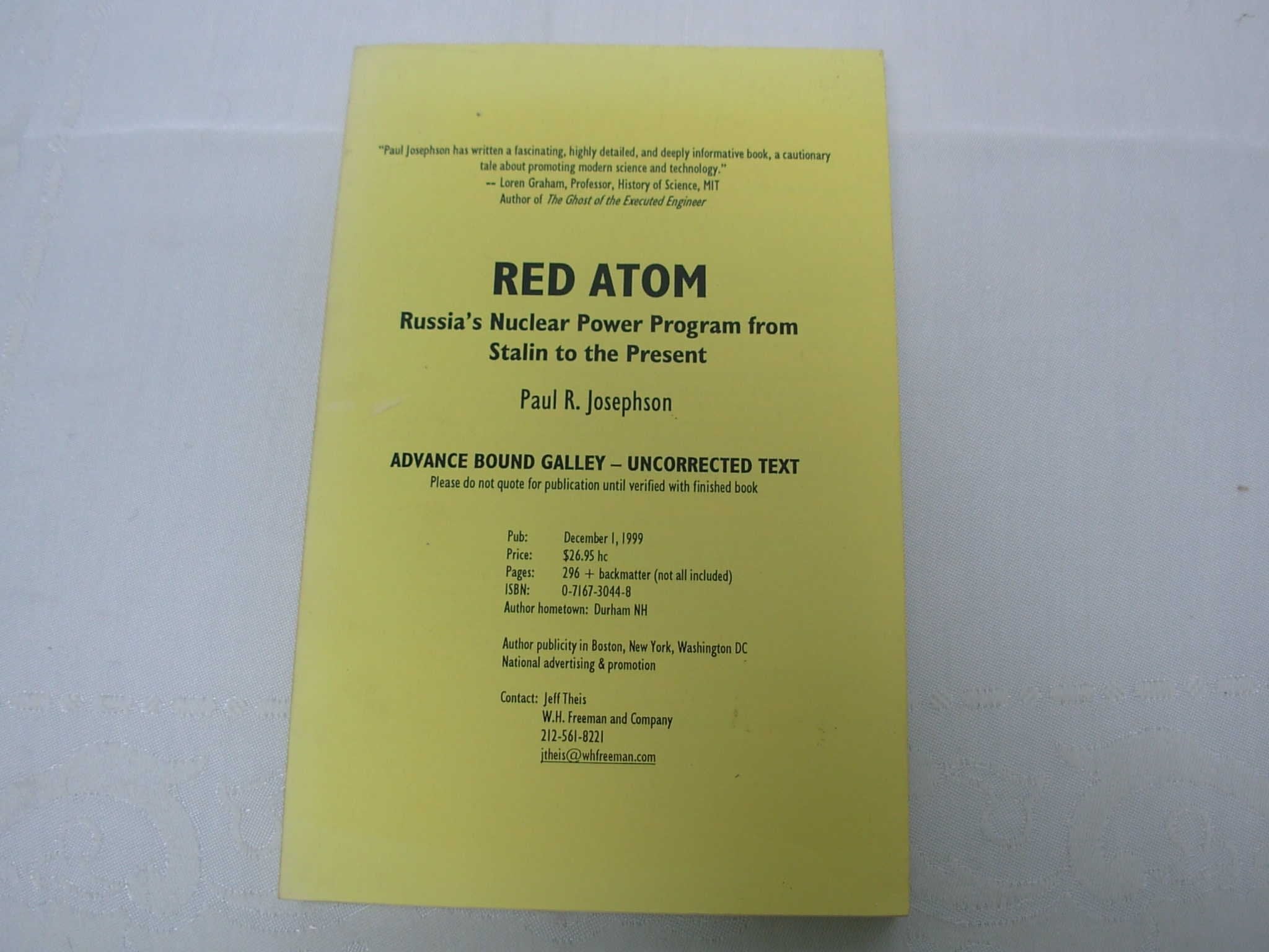 Red Atom: Russia's Nuclear Power Program from Stalin to Today,Used