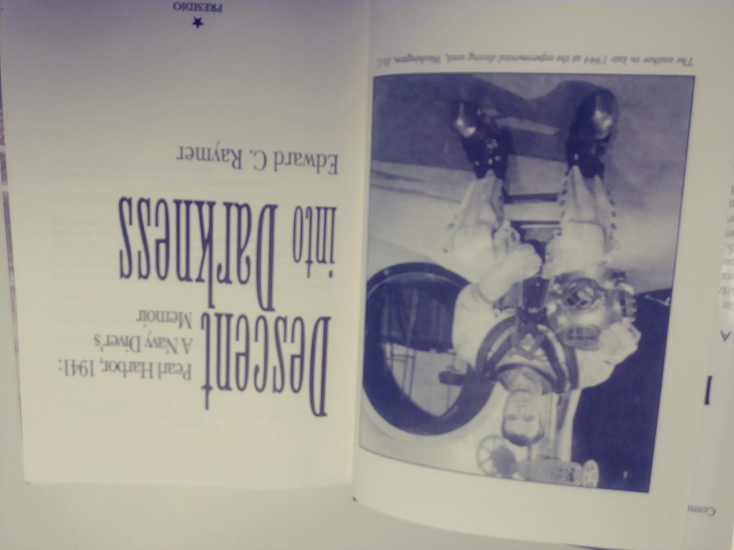 Descent Into Darkness: Pearl Harbor, 1941: A Navy Diver s Memoir